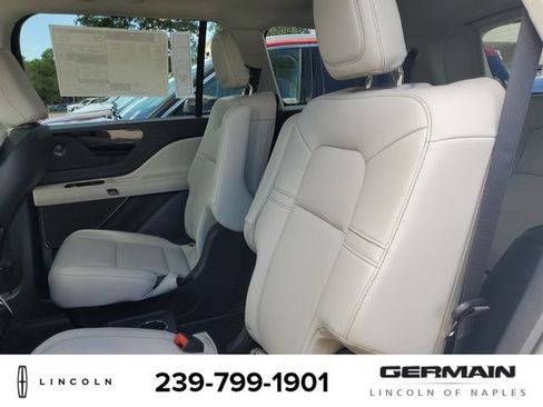 New 2025 Lincoln Aviator AWD w/ Equipment Group 101A image 19