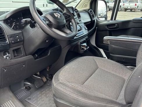 Used 2024 RAM ProMaster 2500 w/ Convenience Group FWD image 9