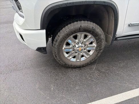 Used 2024 Chevrolet Silverado 2500 High Country w/ Technology Package image 4