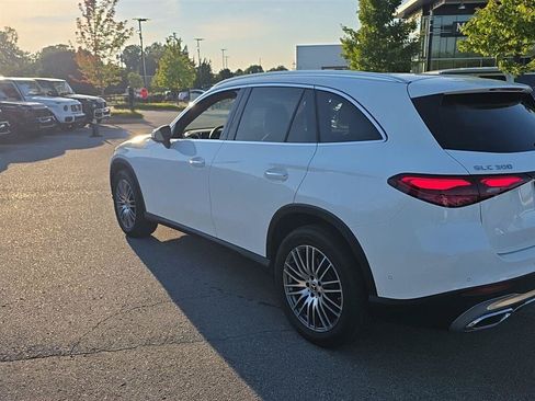 Certified 2025 Mercedes-Benz GLC 300 4MATIC image 4
