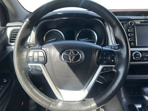 Certified 2019 Toyota Highlander Limited Platinum image 13