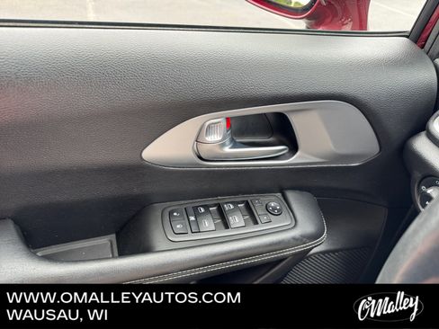 Used 2021 Chrysler Pacifica Touring AWD/4WD image 19