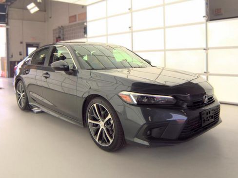 Used 2024 Honda Civic Touring image 2