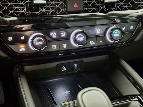 Used 2025 Honda Accord Touring image 16