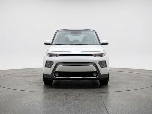 Used 2025 Kia Soul LX w/ LX Technology Package image 2