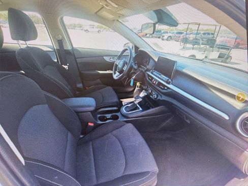 Used 2024 Kia Forte LXS FWD image 4