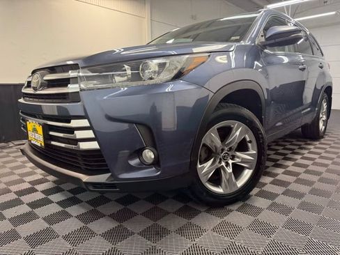 Used 2017 Toyota Highlander Limited AWD/4WD image 3