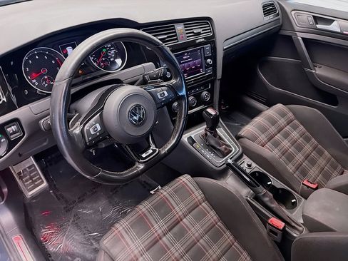 Used 2019 Volkswagen Golf 4-Door FWD image 7
