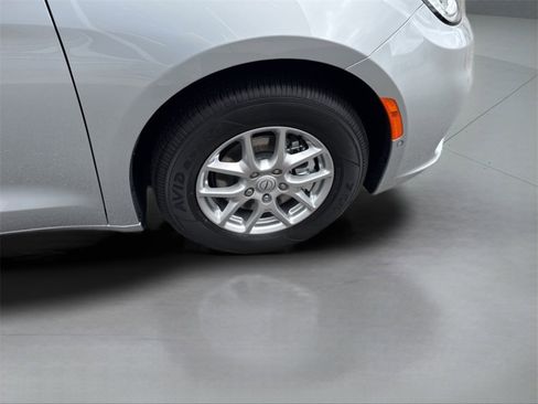 New 2026 Chrysler Pacifica Select image 26