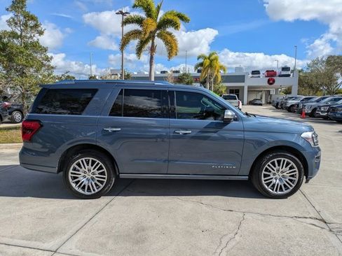 Certified 2022 Ford Expedition Platinum image 3