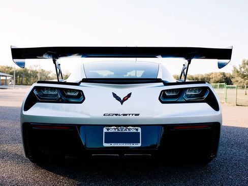 Used 2016 Chevrolet Corvette Z06 w/ 2LZ Preferred Equipment Group image 3