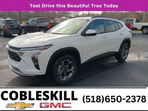 New 2026 Chevrolet Trax LT w/ Driver Confidence Package image 8