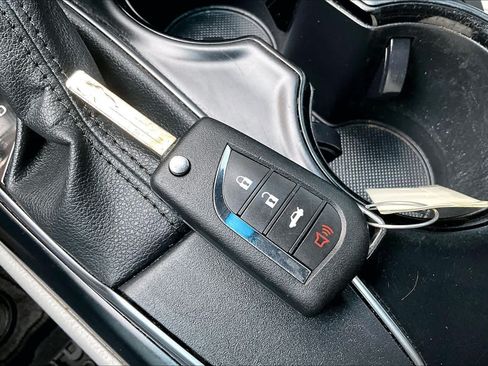 Used 2020 Toyota Camry SE FWD image 14
