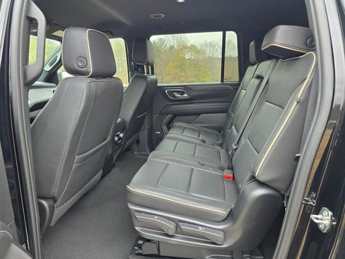 Used 2024 GMC Yukon XL SLT image 5