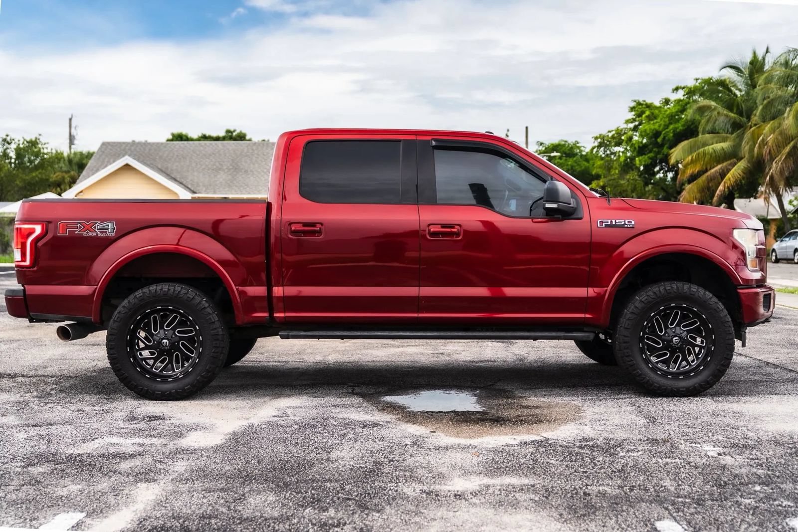 Used 2017 Ford F150 XLT w/ Equipment Group 302A Luxury AWD/4WD image 4