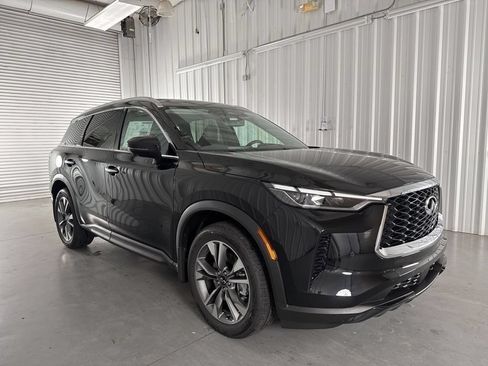 Certified 2026 INFINITI QX60 Luxe w/ Cargo Package FWD image 3