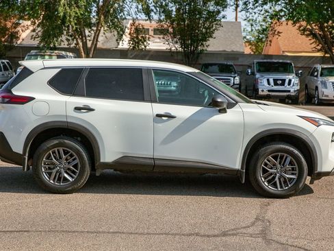 Used 2023 Nissan Rogue S AWD/4WD image 4