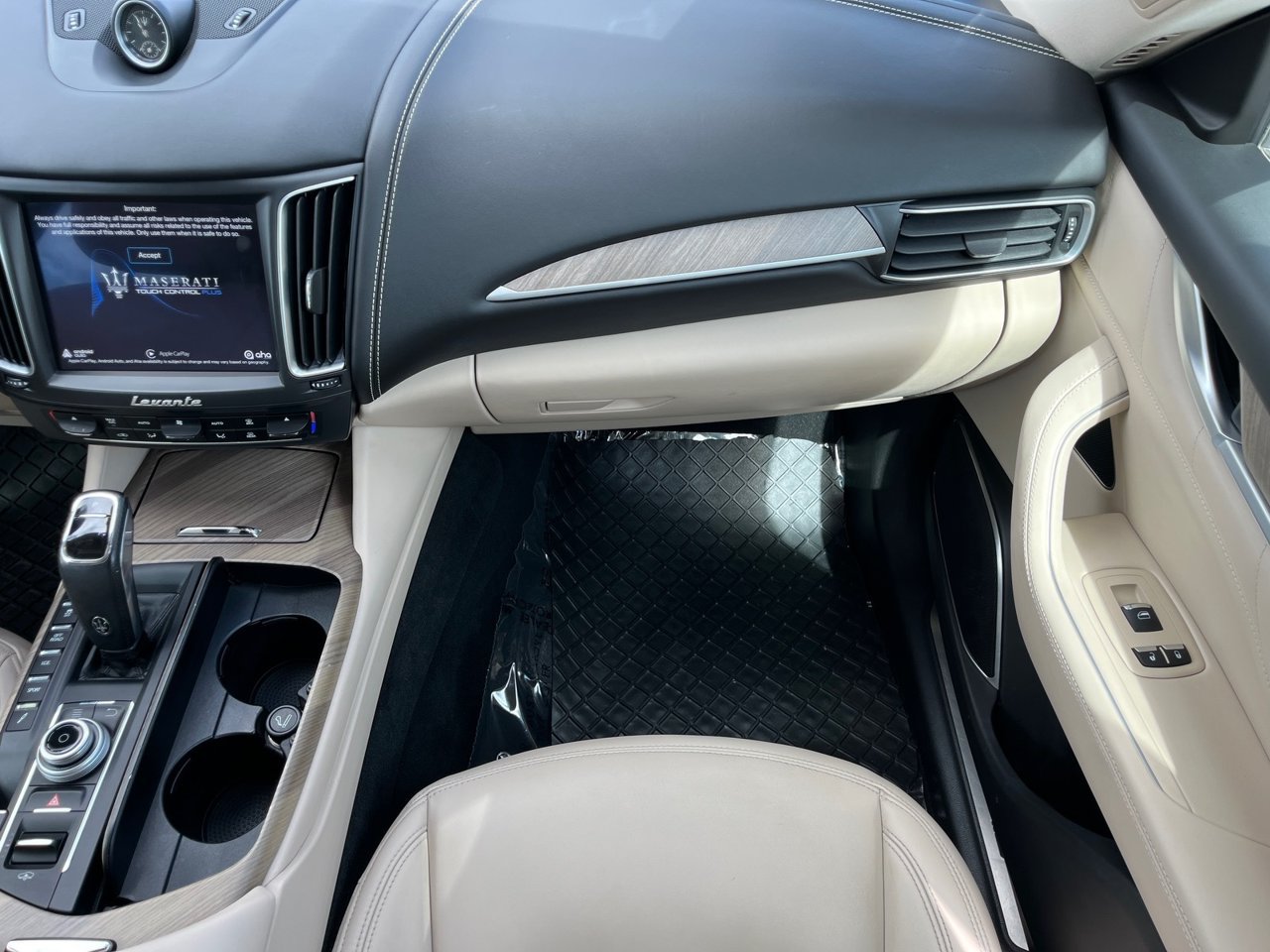 Used 2019 Maserati Levante GranLusso AWD/4WD image 15