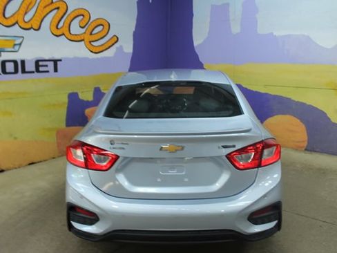 Used 2018 Chevrolet Cruze Premier w/ Premier True North Edition FWD image 7
