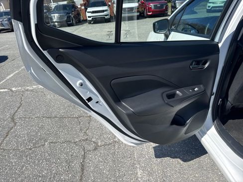 Used 2025 Nissan Versa SV image 24