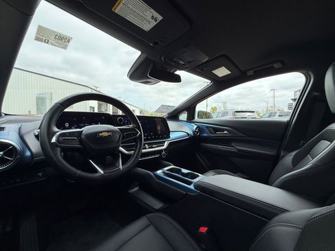 Used 2025 Chevrolet Equinox EV LT w/ Convenience Package FWD image 17