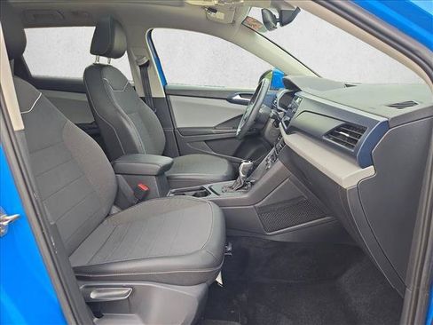 Used 2023 Volkswagen Taos SE w/ Panoramic Sunroof Package FWD image 22