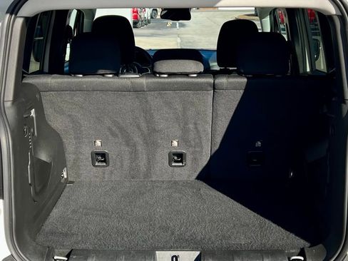 Used 2023 Jeep Renegade Trailhawk image 39