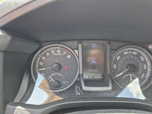 Used 2019 Toyota Tacoma TRD Off-Road AWD/4WD image 6