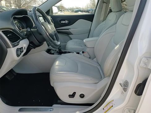 Used 2020 Jeep Cherokee Limited image 12