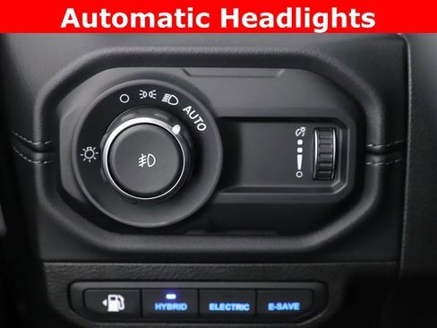 Used 2025 Jeep Wrangler Unlimited Sahara image 18