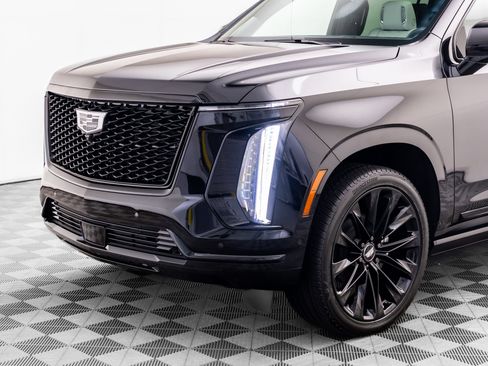 New 2026 Cadillac Escalade ESV Platinum Sport w/ LPO, ONYX Package AWD/4WD image 40