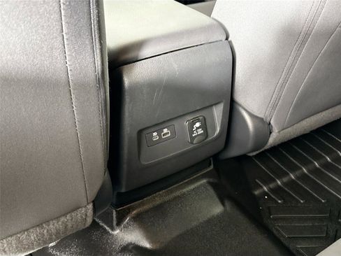 Used 2023 Nissan Frontier SV w/ SV Convenience Package image 35