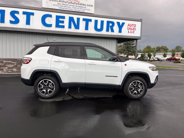 Used 2025 Jeep Compass Trailhawk AWD/4WD image 14