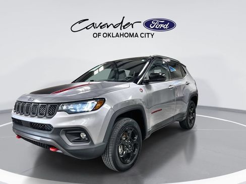 Used 2024 Jeep Compass Trailhawk AWD/4WD image 4