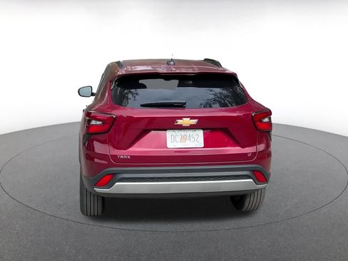 Used 2025 Chevrolet Trax LT image 11