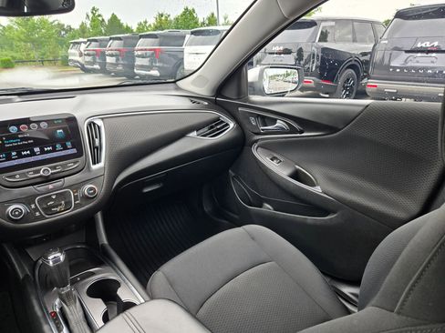 Used 2016 Chevrolet Malibu LT FWD image 11
