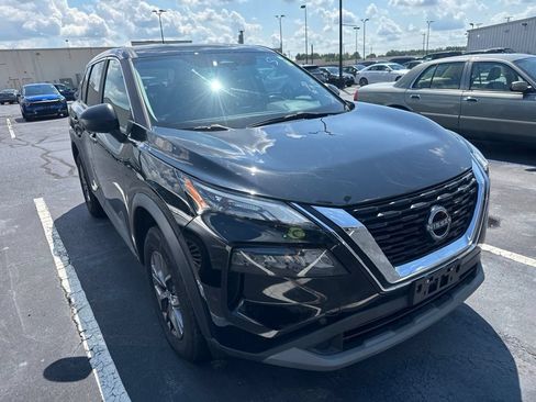 Used 2023 Nissan Rogue S AWD/4WD image 2