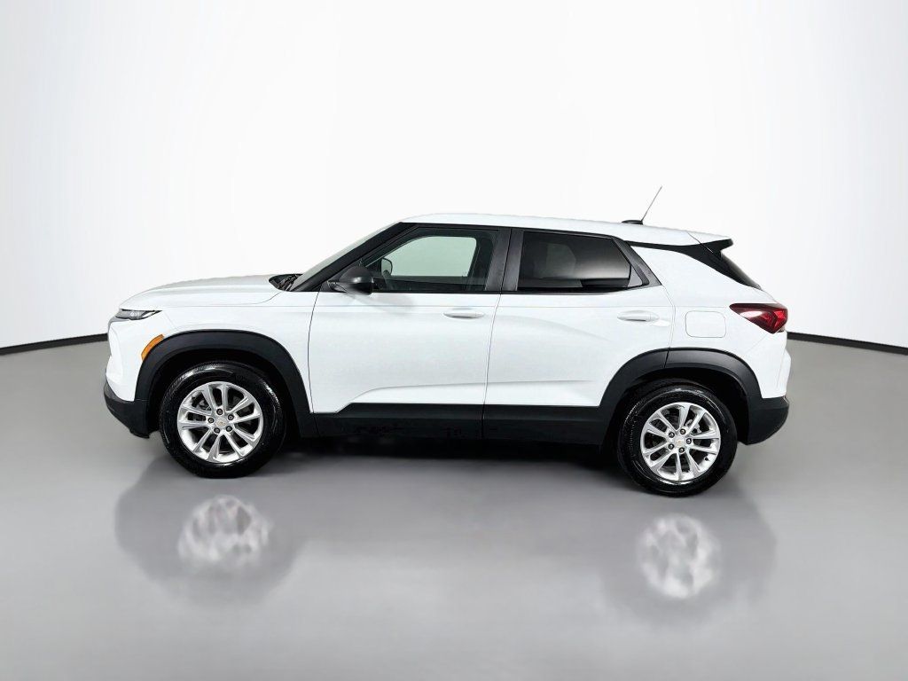 Used 2025 Chevrolet TrailBlazer LS w/ LS Convenience Package FWD image 4