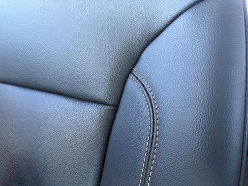 Used 2020 Chevrolet Traverse LT w/ LT Premium Package image 12