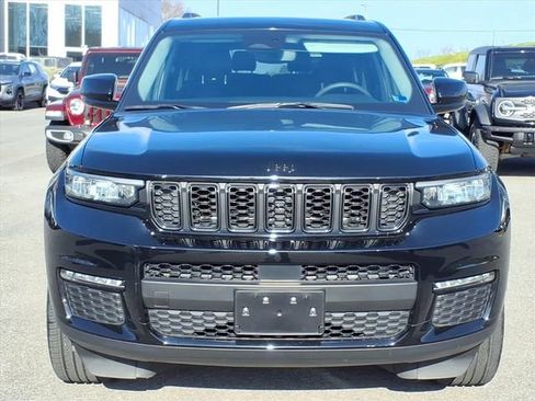 Used 2023 Jeep Grand Cherokee L Limited w/ Black Appearance Package image 12