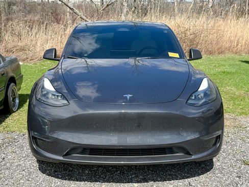 Used 2024 Tesla Model Y Performance image 2