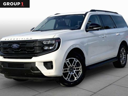 Used 2025 Ford Expedition Active AWD/4WD image 1