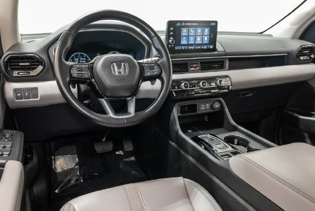 Used 2025 Honda Pilot EX-L image 7