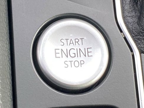 Certified 2022 Volkswagen Atlas SE image 17