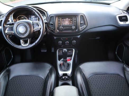 Used 2018 Jeep Compass Latitude image 30