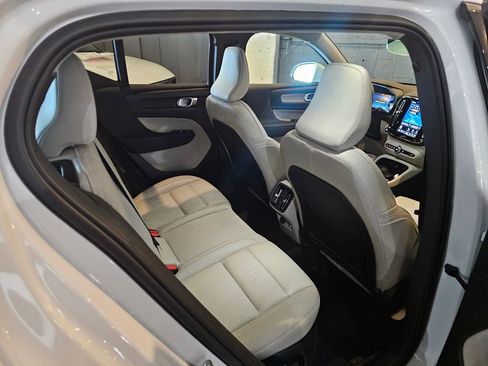 Certified 2023 Volvo XC40 B5 Plus w/ Driver Assist Package AWD/4WD image 9