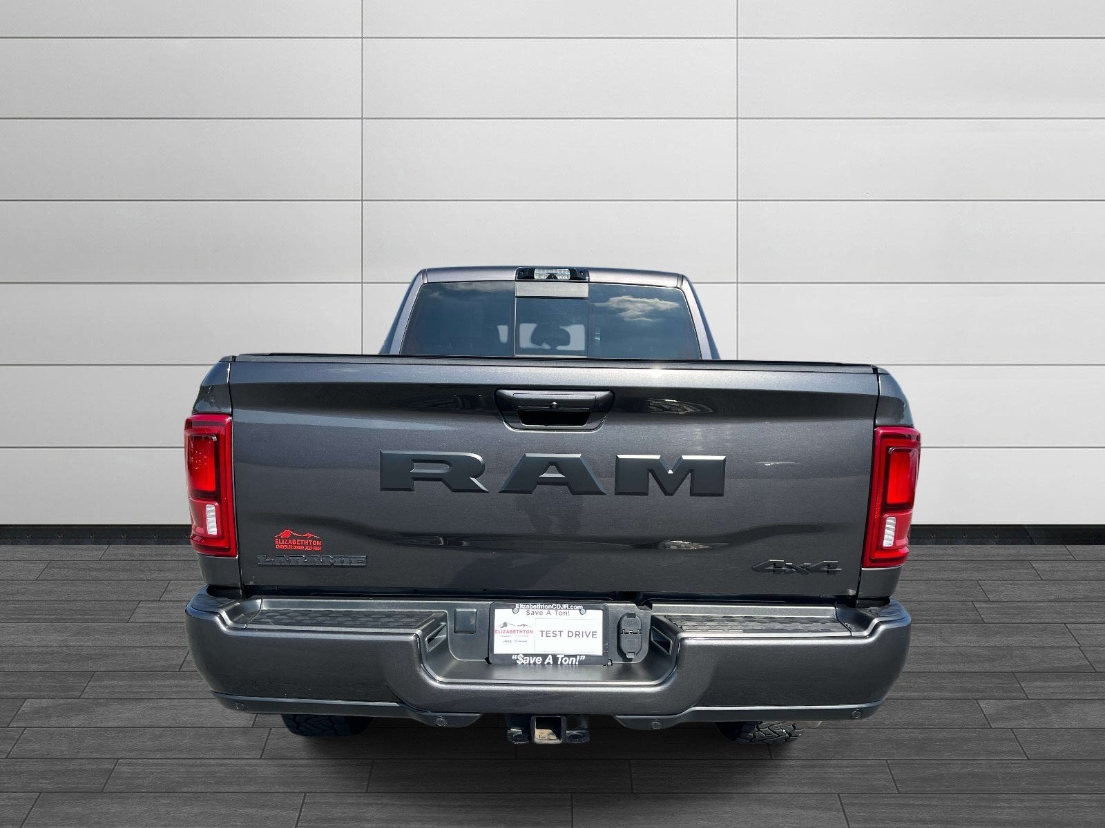 Used 2025 RAM 2500 Laramie w/ Night Edition AWD/4WD image 4