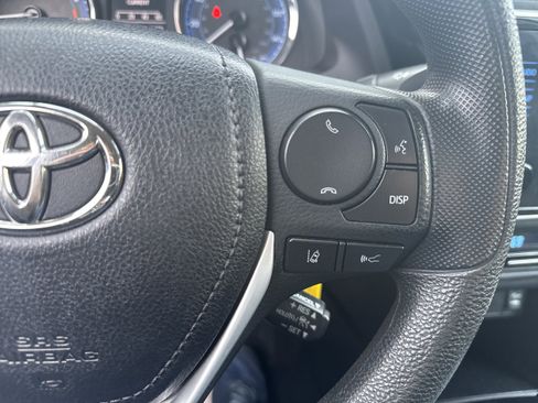 Used 2019 Toyota Corolla LE image 18