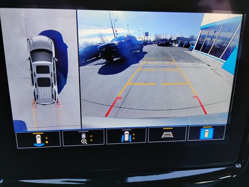 Used 2023 Chevrolet Traverse LT w/ LT Premium Package image 6