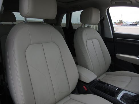 Used 2021 Audi Q3 2.0T Premium Plus w/ Premium Plus Package AWD/4WD image 11